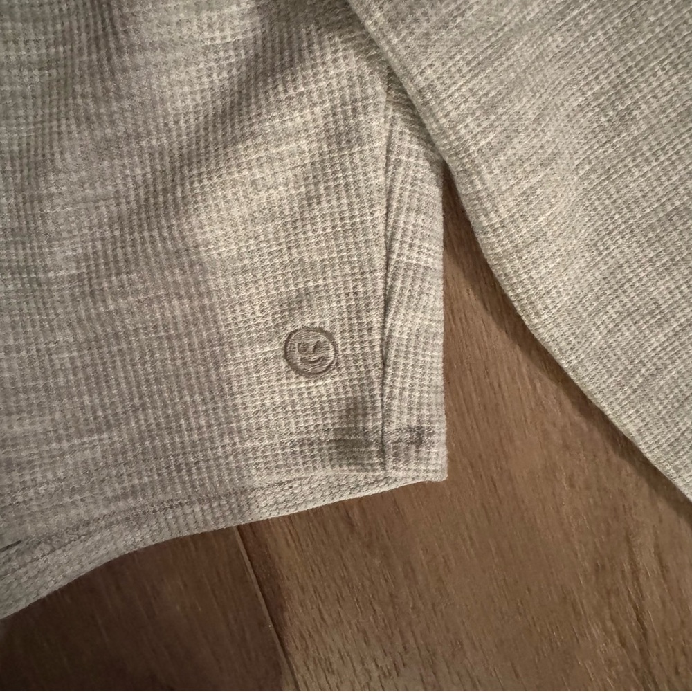 NWT Gilly Hicks Hollister Gray Long Sleeve Crew Neck Cropped Athletic Base Layer - Picture 5 of 8